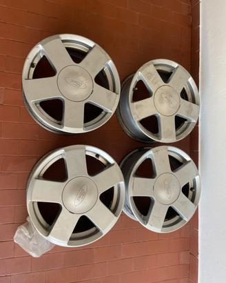 Cerchi in lega ford 15”