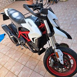 Moto Ducati hypermotard 939