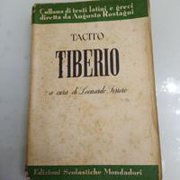 Tiberio raccoglie libri I-VI degliAnnales Tacito