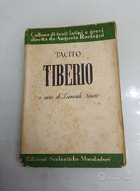 Tiberio raccoglie libri I-VI degliAnnales Tacito