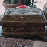 Scrigno indiano con pietre dure