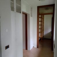 mobile libreria bianco con ante e cassetti