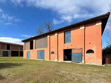 Rustico / Casale di 556 m² con più di 5 locali a O
