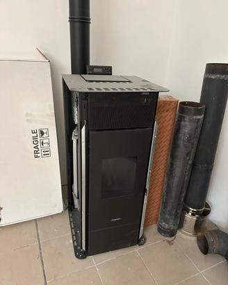 Termostufa a pellet idro FreePoint nuova, mai usat