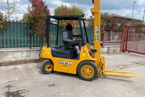 S34 - Muletto Hyster portata 25 q.li