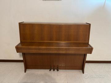 Pianoforte verticale PETROF