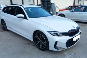 BMW 320d Touring Pacchetto M-Sport SHZ NAVI LED