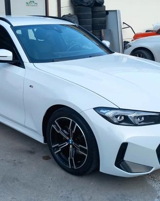 BMW 320d Touring Pacchetto M-Sport SHZ NAVI LED