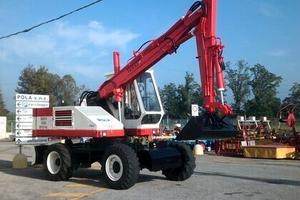 MACCHINA AGRICOLA OPERATRICE SEMOVENTE TIPO CARICA