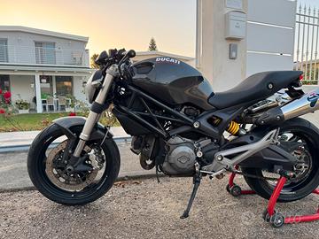 Ducati monster 696 full Carbon pronta all'uso