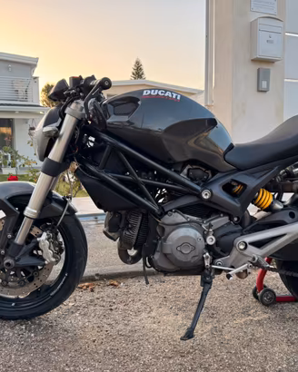 Ducati monster 696 full Carbon pronta all'uso