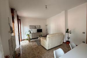 Ampio trilocale ben tenuto con terrazzo e cantina