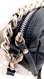 Borsa Compatta Blu Scuro con Catena Argento Oversi