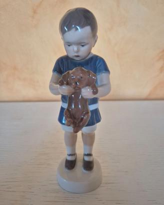 Statuina Royal Copenaghen Ole con cagnolino n° 422