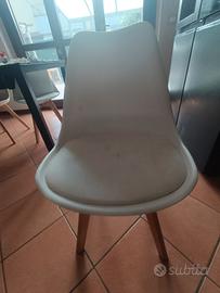 Cinque sedie modello svedese schienale bianco