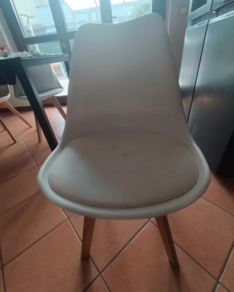 Cinque sedie modello svedese schienale bianco