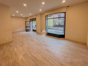 NEGOZIO A CASSANO D'ADDA