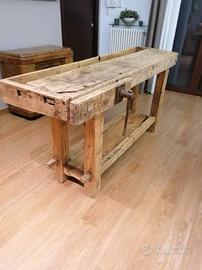Antico banco da falegname per arredare negozio cas