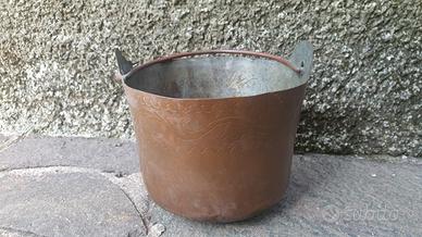 Secchio caldaia vintage in rame decorato manico