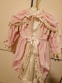 Costume di carnevale damigella del Settecento