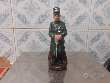 Statuina VITTORIO EMANUELE 3 DI SAVOIA in ceramica