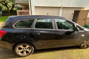 Auto OPEL ASTRA SW del 2011
