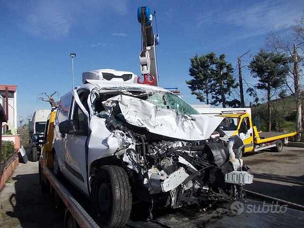 Ford Courier isotermico — SINISTRATO in vendita da DBL Auto a Canosa di Puglia