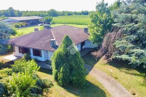 VILLA SINGOLA A BASILIANO