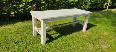 tavolo bianco in legno