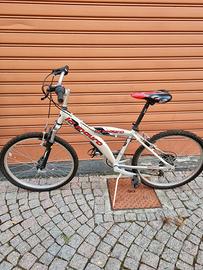 Mountain bike da ragazzo/a