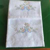 Asciugamano più ospite ricamati