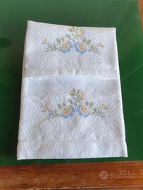 Asciugamano più ospite ricamati