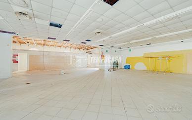 LOCALE COMMERCIALE, EX SUPERMERCATO DI 716 MQ