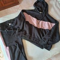 tuta sportiva con felpa e pantalone