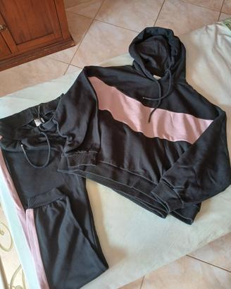 tuta sportiva con felpa e pantalone