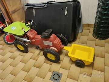 Trattore con rimorchio per bambini vintage