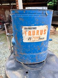 Solforatrice a zaino TAURUS Ferritalia per vigneto