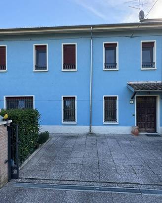 Appartamento di 125 m² con 4 locali e posto auto a