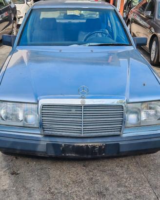 Mercedes Benz 250D w124 berlina per ricambi (2a)