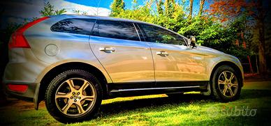 VOLVO XC60 D5 Summum205cv PARI AL NUOVO 120mila km