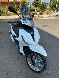 Beverly 300Hpe Bianco Luna