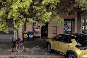 Negozio ufficio via Emilia ovest 114