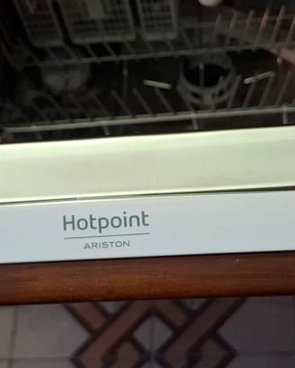 Lavastoviglie incasso 13 coperti Hotpoint Ariston 