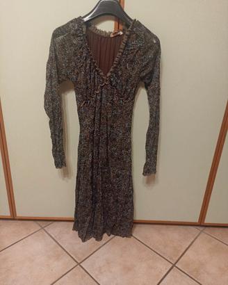 vestito aderente ,fino sotto le ginocchia 