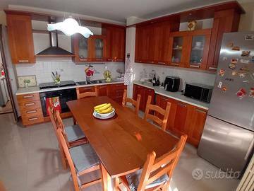 Cucina completa in legno già smontata –