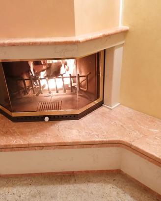 Caminetto Montegrappa con Rivestimento in Marmo