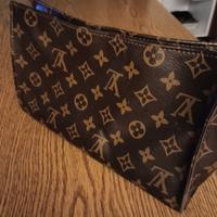 Pochette grande Louis Vuitton 