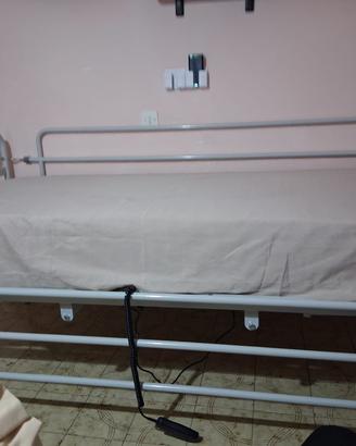 letto ospedaliero elettrico 