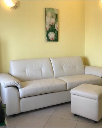 Divano letto di qualità in simil pelle