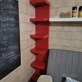 mensole verticali rosse
